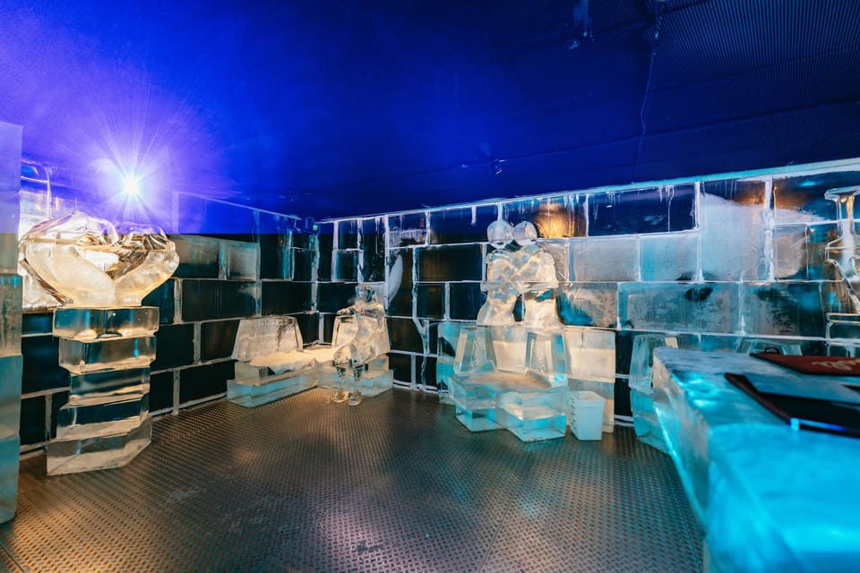 Barcelona: Icebar experience, located at the beach !! - Ice sculptures that change: how your second visit might feel different