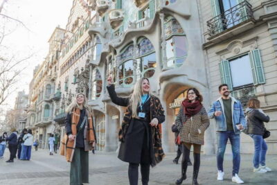 Barcelona: La Pedrera Private Tour with Casa Batlló Ticket - Passeig de Gràcia Walk: Photograph Modernism Without the Head-Scratch