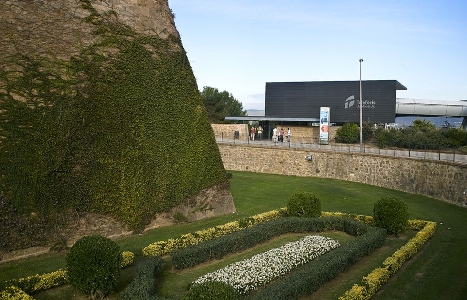 Barcelona: Montjuïc Cable Car Ticket with Audio Guide - What to bring (and what to skip) for an easy day