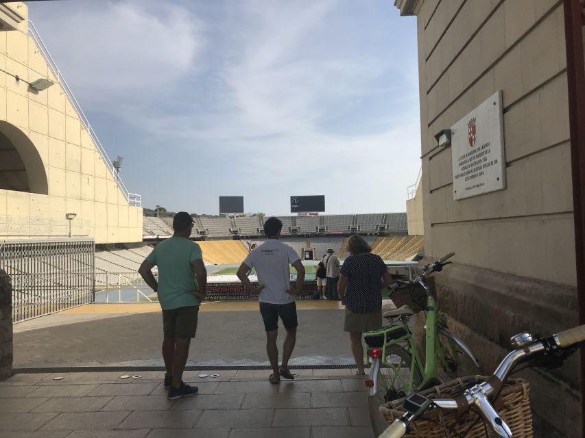 Barcelona: Montjuic Hill E-Bike Tour - Museu Nacional d’Art de Catalunya terraces: the 360-degree moment