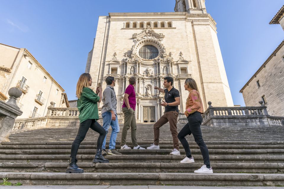 Barcelona: Montserrat, Girona & Costa Brava Guided Day Trip - Girona guided wander: Jewish quarter lanes and Onyar River colors