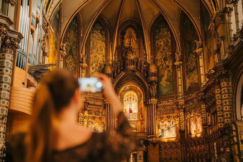 Barcelona: Montserrat Monastery and Natural Park Day Trip - Free time at Montserrat: market browsing, cafe breaks, and viewpoints
