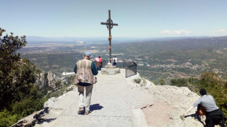Barcelona: Montserrat Private Trip with Monastery Ticket - Santa Maria Square farmers market: snack breaks that feel local
