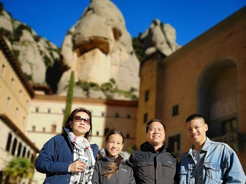 Barcelona: Montserrat Private Trip with Monastery Ticket - “Hotel pickup” versus meeting at Plaça Espanya: which fits you better?