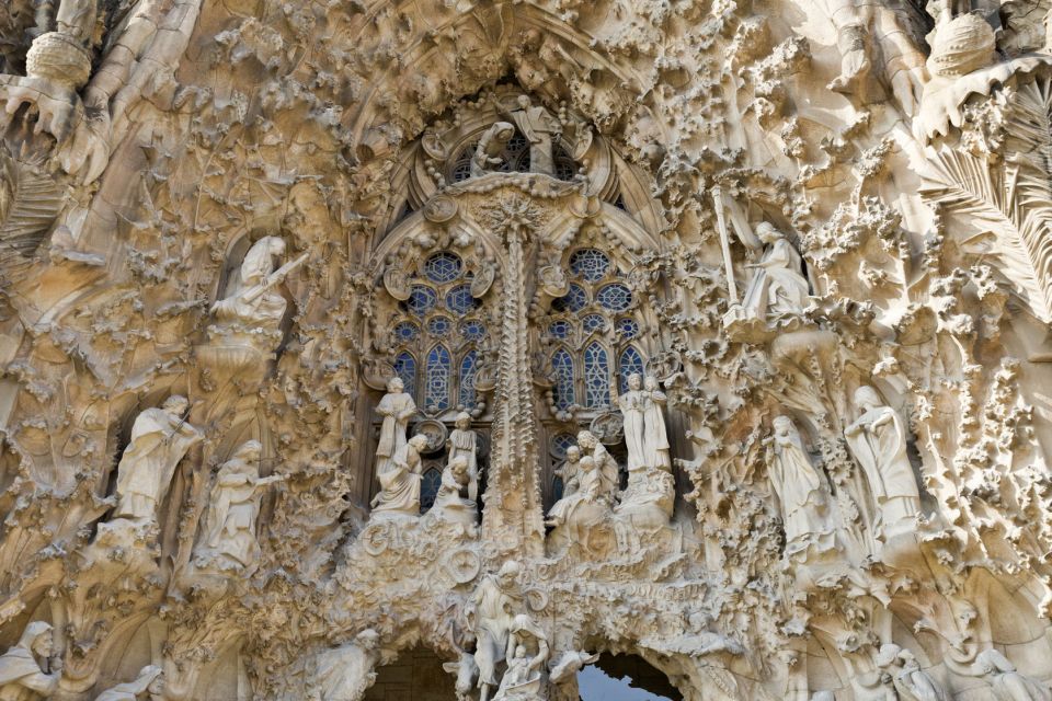Barcelona: Montserrat & Sagrada Familia Guided Tour - How this Montserrat and Sagrada Familia combo actually works