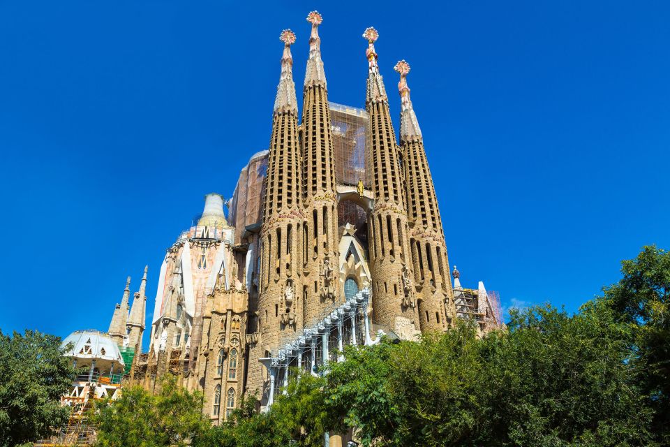 Barcelona: Montserrat & Sagrada Familia Guided Tour - A classic Montserrat bonus: the views during your free time