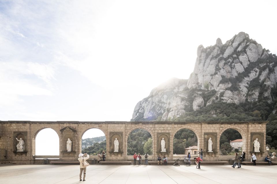 Barcelona: Montserrat Tour with Cog-Wheel & Black Madonna - Royal Basilica + La Moreneta: why priority access is worth it