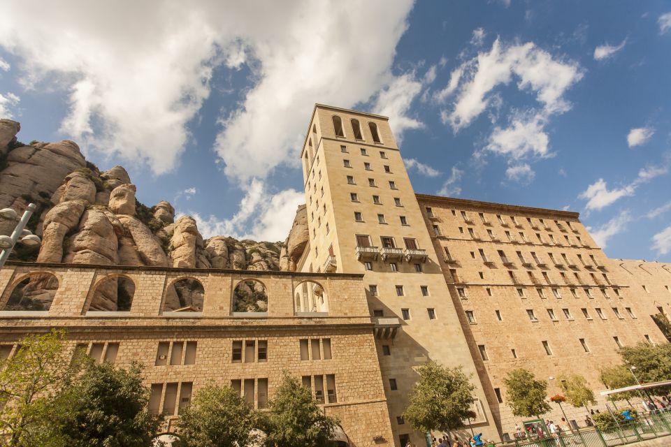 Barcelona: Montserrat with Winery Visit and Farmhouse Lunch - Monastery time: the Basilica, the Black Madonna, and how to use your free window
