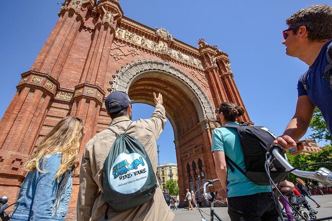 Barcelona Off the Beaten Track Bike Tour - Parc de la Ciutadella: shade, breathing room, and a Gaudí touch