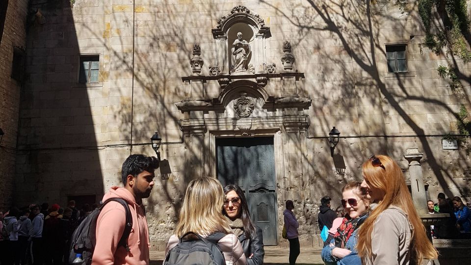Barcelona: Old Town and Gothic Quarter Walking Tour - La Rambla in full color: flower stalls, entertainers, and street life