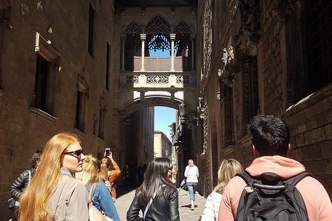 Barcelona Old Town Night Small Group Tour with Tapas & Flamenco - Tapas timing: eat first, or eat after?