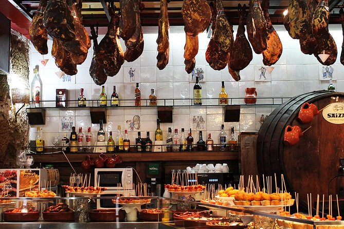 Barcelona Old Town Night Small Group Tour with Tapas & Flamenco - Meeting point at Hard Rock Café: how to start without stress