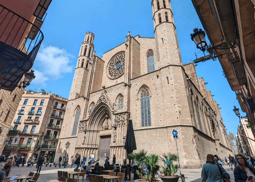 Barcelona: Old Town Private Walking Tour of Past and Present - Where the walk actually begins: Arc de Triomf vs Plaça de Sant Jaume