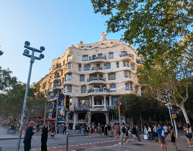 Barcelona: Old Town Private Walking Tour of Past and Present - Choosing your ending: La Barceloneta, Port Vell, or the Gaudí streets route