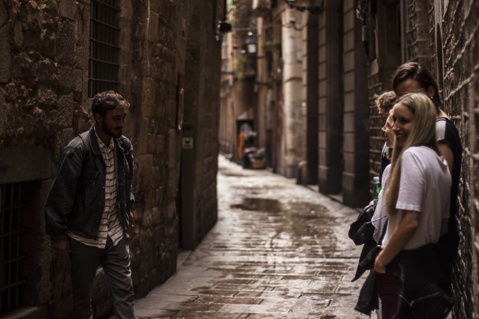 Barcelona: Old Town Tapas & Paella Food Tour with 8 Tastings - Meeting by the Big Horse in Plaça de Ramon Berenguer el Gran