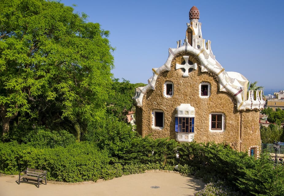 Barcelona: Park Güell Guided Tour - What to wear and bring for a smooth Park Güell day