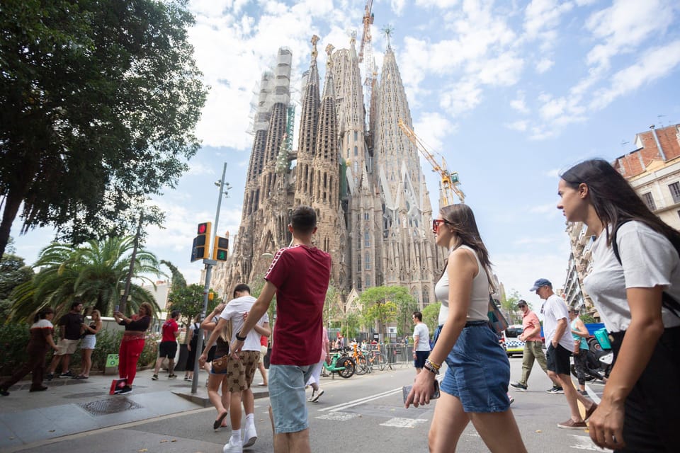 Barcelona: Park Güell & Sagrada Familia Guided Tour - A 2-site Gaudí fix with less queueing