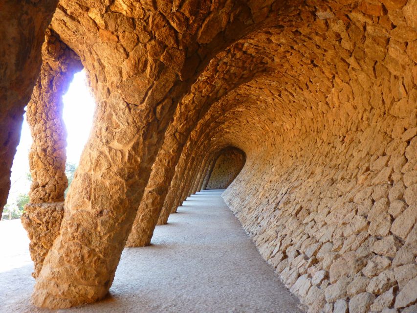 Barcelona: Park Güell & Sagrada Familia Guided Tour - The 1.5-hour Barcelona window: use it to reset, not to panic