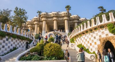 Barcelona: Park Güell & Sagrada Familia Guided Tour - Sagrada Familia first: how the meeting and guided timing shape the visit