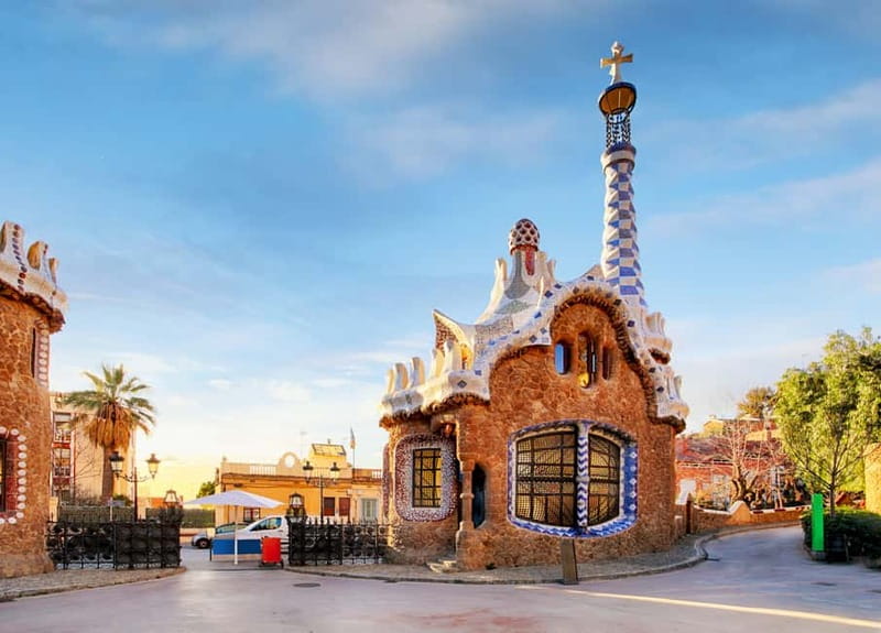 Barcelona: Park Güell Small Group Tour + Skip the Line - Key things to look forward to