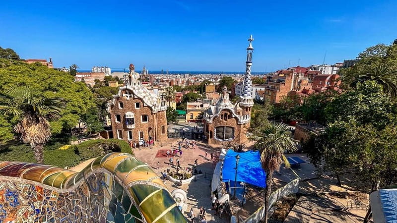 Barcelona: Park Güell Small Group Tour + Skip the Line - Meeting Up, Headsets, and Choosing Guided vs. Host Welcome