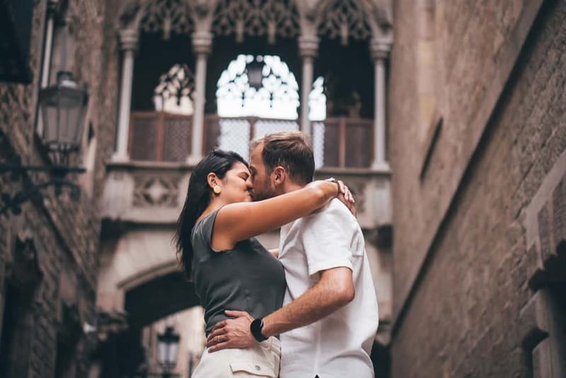 Barcelona: Photo Shoot Tour in El Gothico - When You Get Your Photos: Online Gallery and 48-Hour Delivery