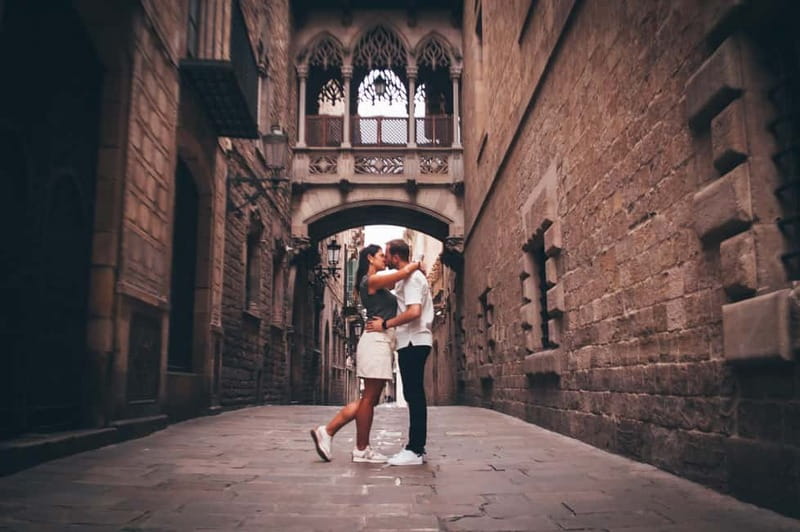 Barcelona: Photo Shoot Tour in El Gothico - Price and Value: What $69 Per Group Really Buys