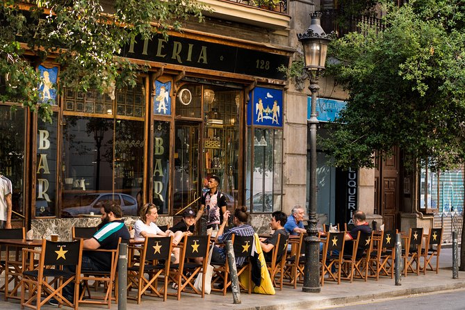 Barcelona Poble Sec Tapas & Wine Tour - Stop 2 on Carrer del Roser: Patatas Bravas and the Modern-Twist Plates