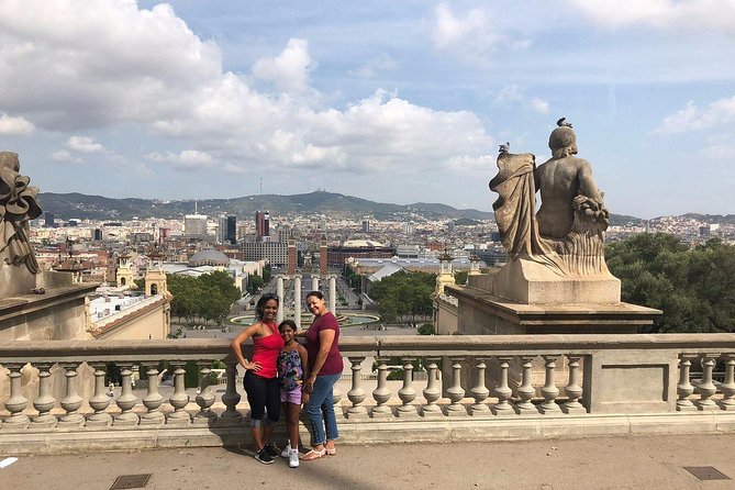 Barcelona Premium: Gothic, Montjuic, Sagrada Familia & Park Güell - A 6-hour route that strings Barcelona’s eras together