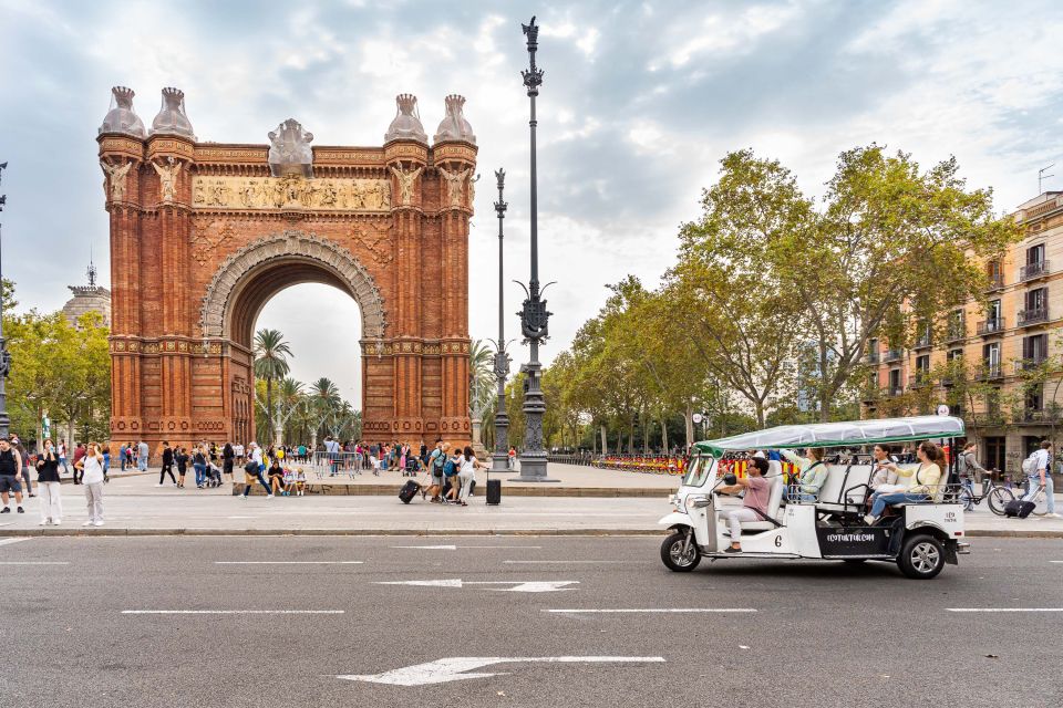 Barcelona: Private City Tour by Eco Tuk Tuk - Why an eco tuk-tuk is a smart way to start Barcelona