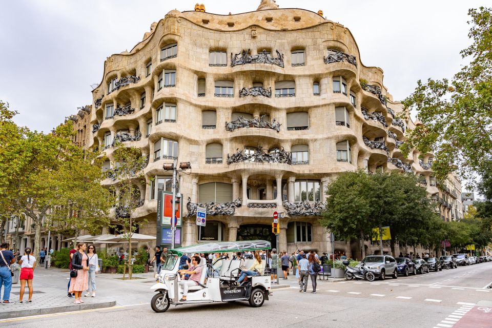 Barcelona: Private City Tour by Eco Tuk Tuk - Gothic Quarter streets and hidden corners: where the stories pay off
