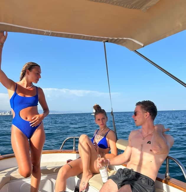 Barcelona: Private Classic Yacht Tour with Drinks - Moll de Gregal: The Easy, Water-Level Start