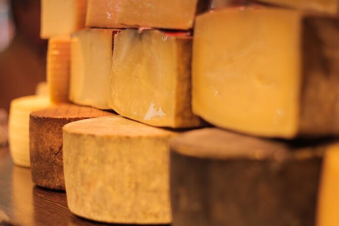 Barcelona Private Food Tour: Tapas, Paella & 8+ Food Tastings - Your private tapas trail starts in Ciutat Vella