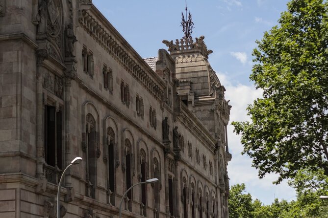 Barcelona Private Food Tour: Tapas, Paella & 8+ Food Tastings - The guides: history while you walk, and focus on your questions