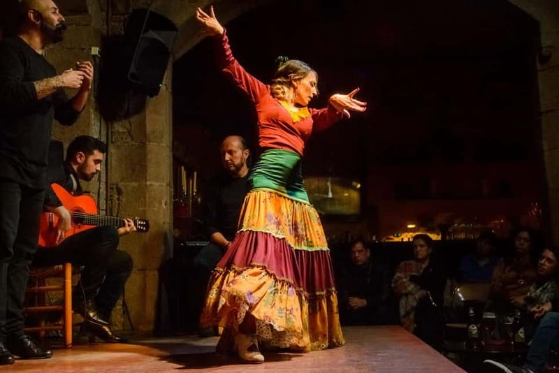 Barcelona: Private Tapas & Wine with Flamenco Show Old Town - Quick takeaways before you go
