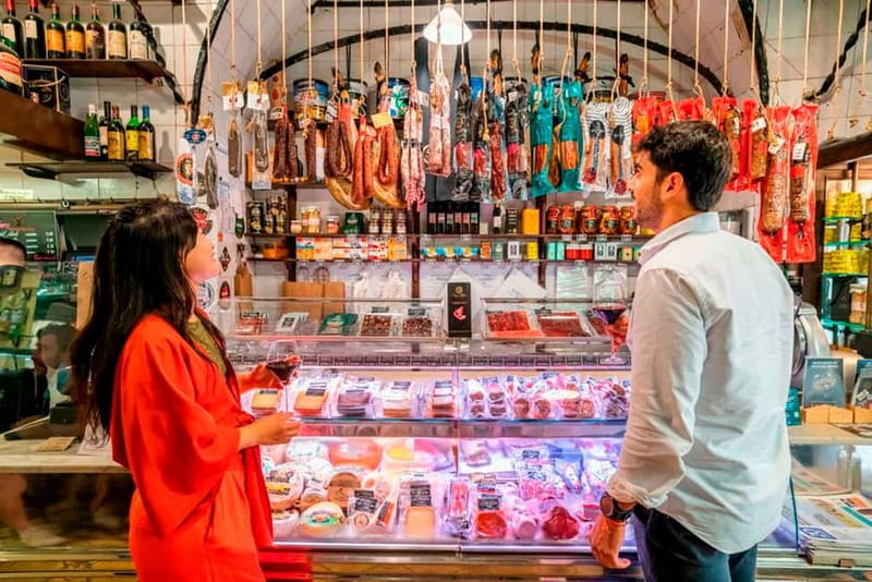 Barcelona: Private Tapas & Wine with Flamenco Show Old Town - El Born and the Gothic Quarter: medieval streets with modern context