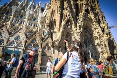 Barcelona Private Tour with Sagrada Familia Skip-the-Line - Passeig de Gràcia: Gaudí Sightlines From the Car
