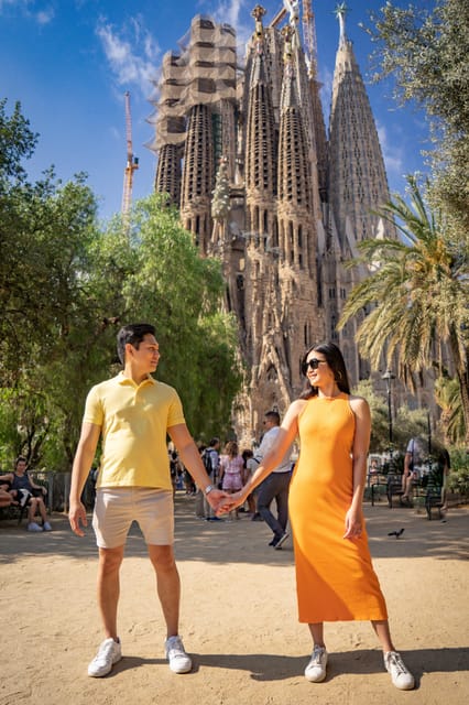 Barcelona: Professional Photoshoot Outside Sagrada Familia - Why a pro Sagrada Familia photoshoot outside the basilica is worth it