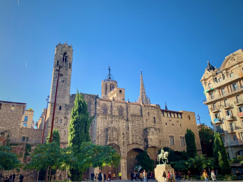 Barcelona: Ramblas, Old Town & Gaudí Houses Walking Tour - Small-group feel, pace, and who this suits best