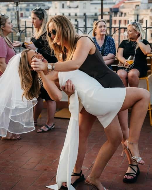 Barcelona: Rooftop Salsa Class with Bottomless Sangria - The Rooftop Welcome: Drinks, Music, and Getting Comfortable