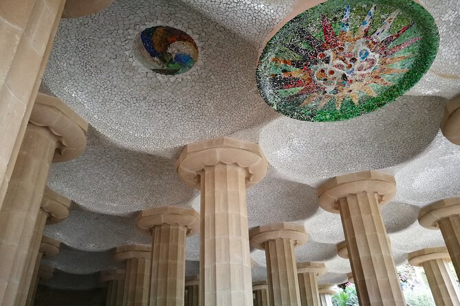 Barcelona Sagrada Familia and Guell Park drink and tapa - Timing strategy: 3pm starts for fewer crowds and better flow
