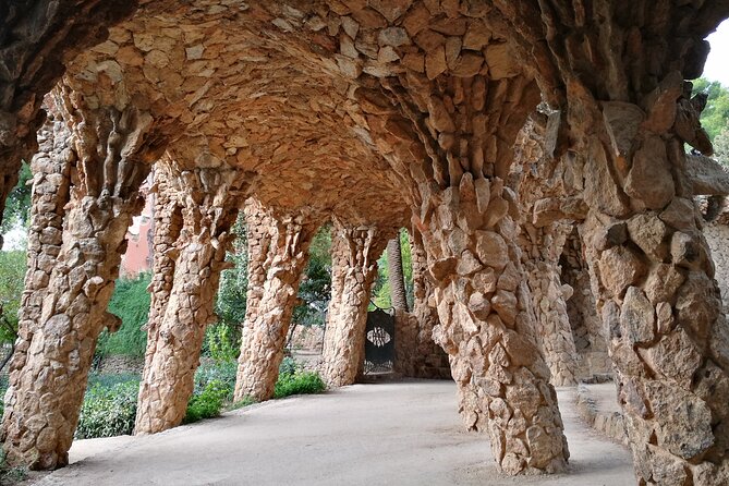 Barcelona Sagrada Familia and Guell Park drink and tapa - What you should watch for: IDs, dress code, weather, and walking steps