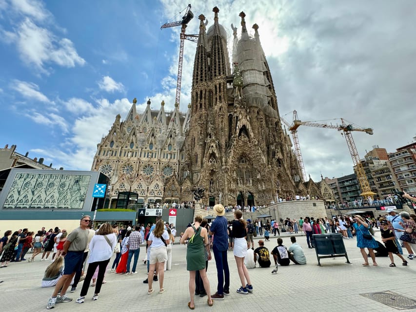 Barcelona: Sagrada Familia Entry Ticket and Guided Tour - Sagrada Familia Museum: Gaudí’s models and the upside-down engineering view
