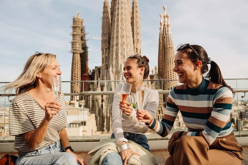 Barcelona: Sagrada Familia Evening Tour with Cava - Key highlights you’ll care about