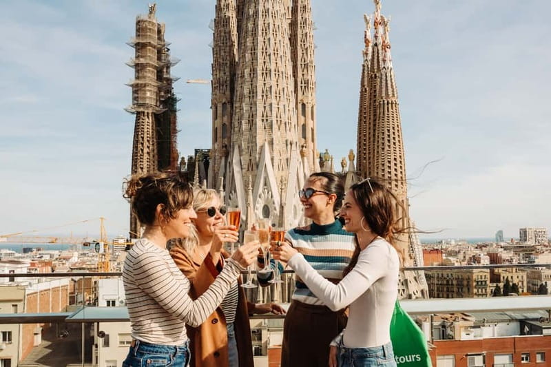 Barcelona: Sagrada Familia Evening Tour with Cava - Exterior focus: the façades become a symbol hunt you can actually enjoy