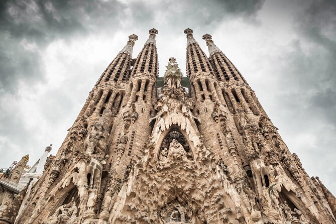 Barcelona: Sagrada Familia Guided Tour with Fast Track Access - The guide is the difference: Olga E, Philippe, Marc, and others