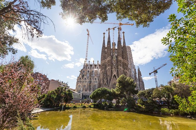 Barcelona: Sagrada Familia Guided Tour with Fast Track Access - Value check: is $50.79 worth it?