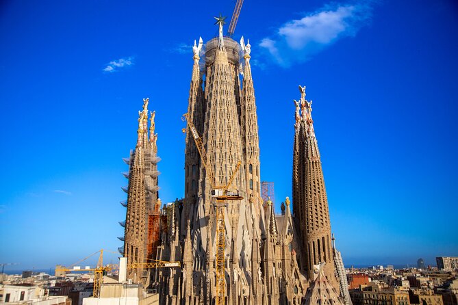Barcelona Sagrada Familia Guided Visit With Optional Extras. - Meeting point and how the group visit runs
