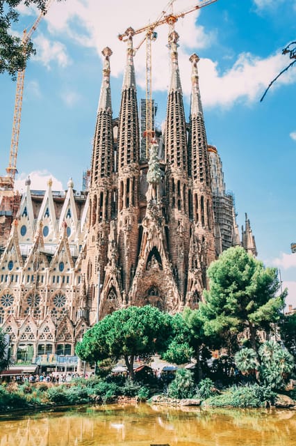 Barcelona: Sagrada Familia, Modernism, and Old Town Tour - Why This $52 Tour Can Be a Smart Barcelona First Step