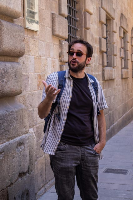 Barcelona: Sagrada Familia, Modernism, and Old Town Tour - Comfort Break and Why Small Groups Improve the Whole Experience